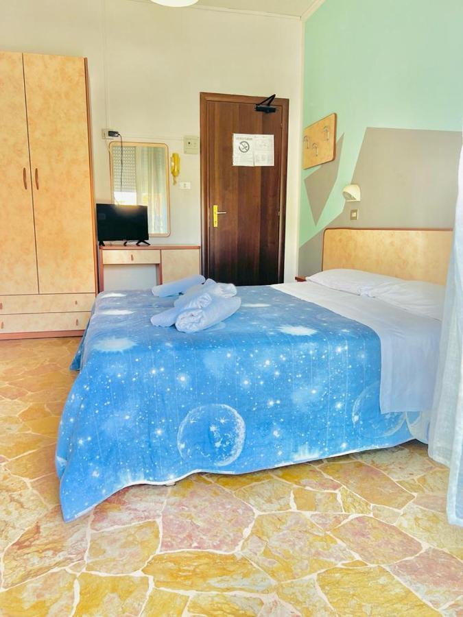 Hotel Ariosto リミニ エクステリア 写真