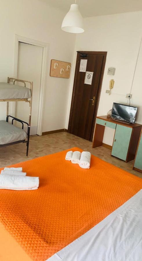 Hotel Ariosto リミニ エクステリア 写真
