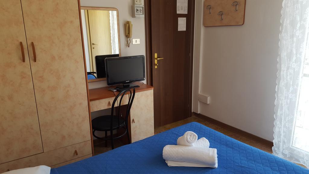 Hotel Ariosto リミニ エクステリア 写真